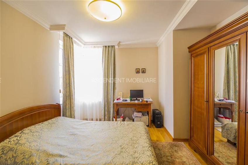 FILM ! Pe armonia a 1.100 mp teren/ gradina, Vila galanta,cu 3 apartamente disti - 20