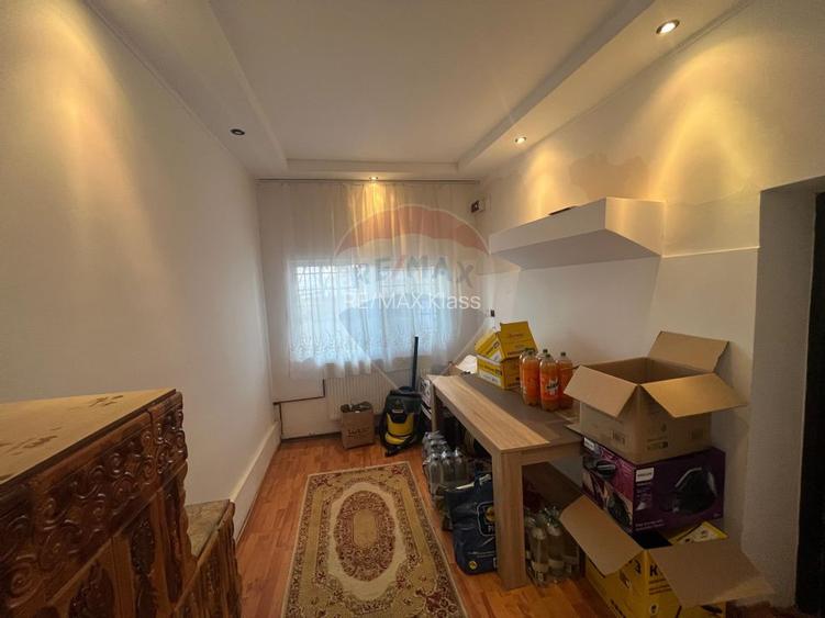 Casa cu 5 camere de vanzare in Priseaca 450 mp teren - 10