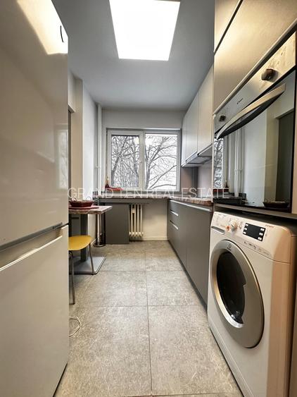 Inchiriere apartament 2 camere semidecomandat,metrou Parc Bazilescu, etaj 1 - 6