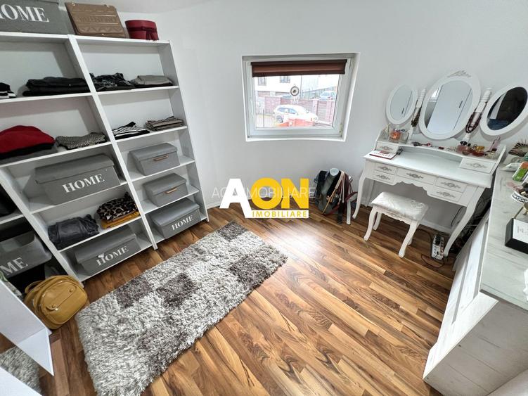 Casa de vanzare - 5 Camere, 2 Bai,  Garaj, 941 mp Teren - 20