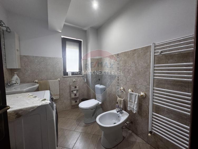 Casă +teren de vanzare in Bacau,  poziție excelentă la E85 - 8