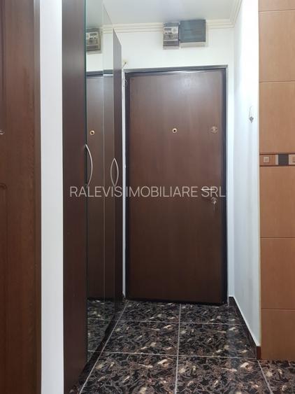 Apartament 2 camere Piata Resita, etaj 1, curat, 360 euro - 9