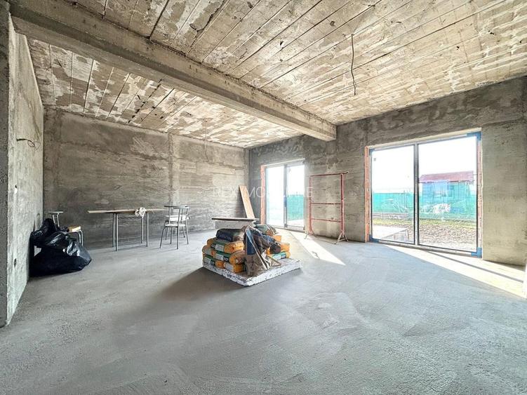 Duplex la cheie- Sanmihaiu Roman- 990e/mp - 2