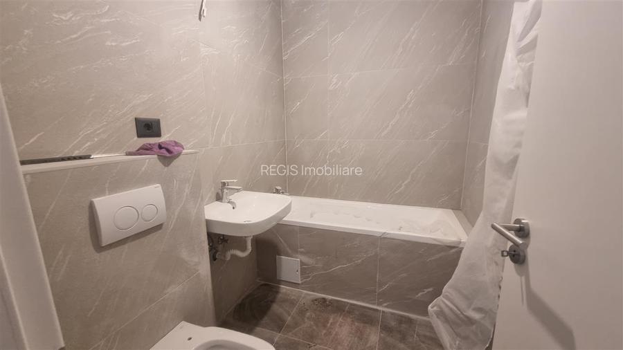 Penthouse de 2.5 camere zona Tractorul - 12