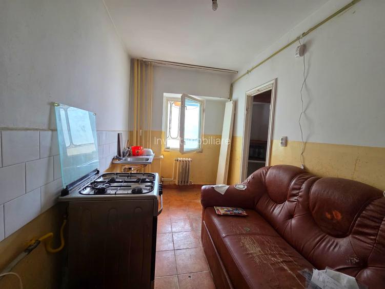 APARTAMENT 3 CAMERE-DECOMANDAT-ETAJ 1 - 7