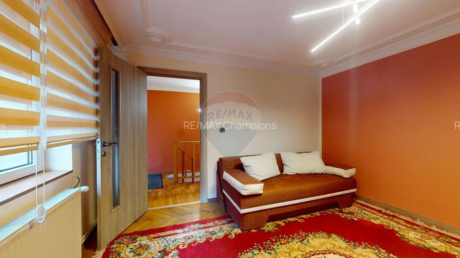 Casă / Vilă cu 9 camere de vânzare în zona Valea Cerbului comision 0% - 12