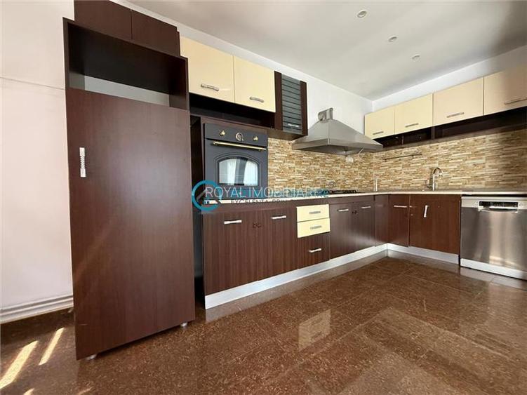 Royal Imobiliare - Inchiriere Vila zona Bucov cartier Mica Roma - 7