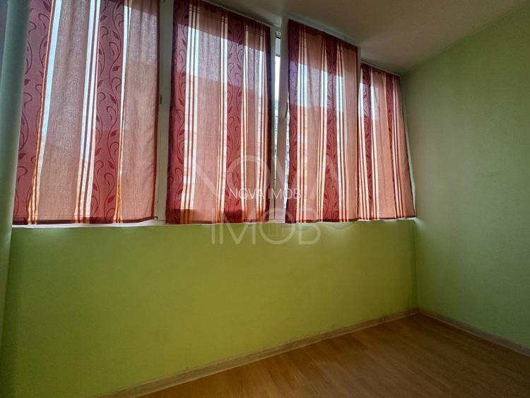Apartament 3 camere, decomandat - Str. Semaforului - 12