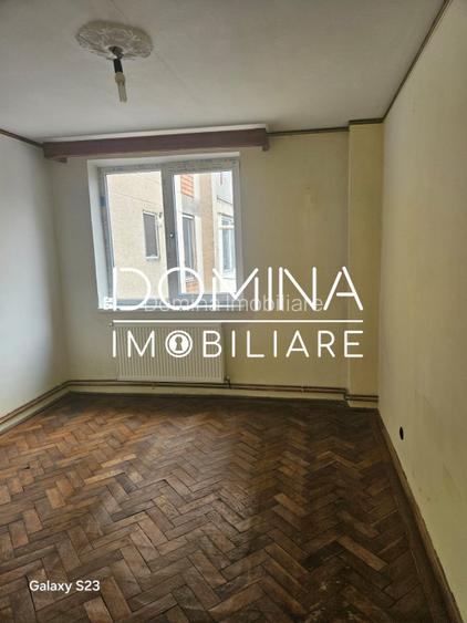 Vânzare apartament 3 camere *etaj 2 - decomandat* - Strada Zambilelor - 3