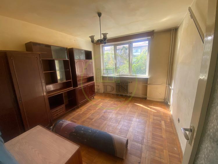 Apart.3 cam, decomandat, etaj 2, nerenovat, str Transilvaniei nr 1, Rogerius