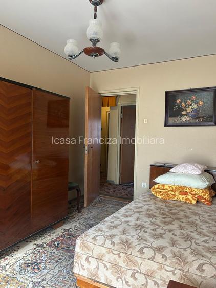 Propunem spre vanzare apartament 3 camere semidecomandat Drumul Taberei - 2