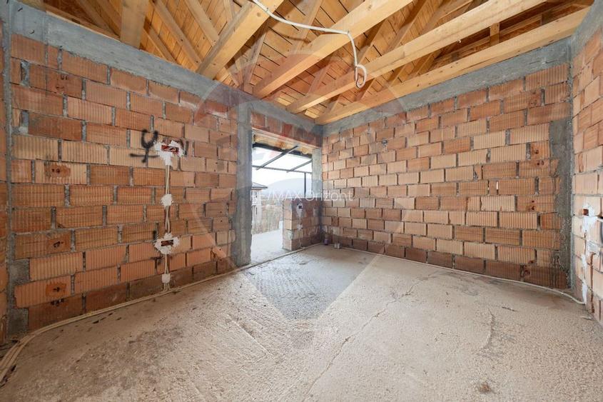 Casă P+1 la roșu + anexă mobilată - 21