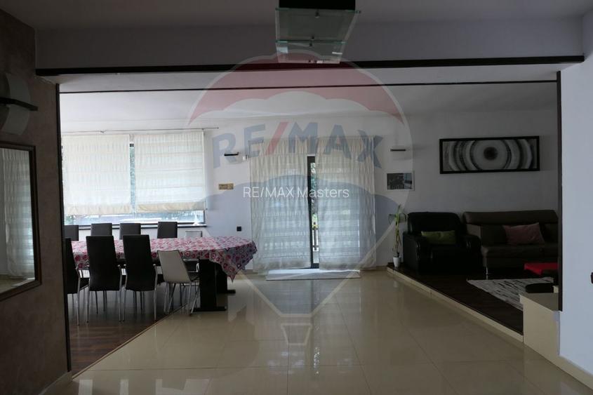 Vilă cu 10 camere de vânzare în zona Centrala - 2