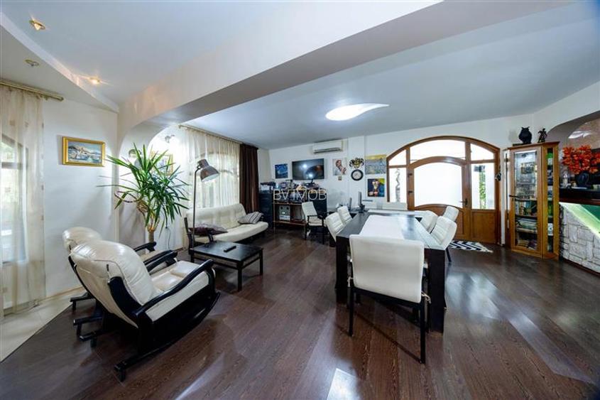 Vanzare Vila Pensiune 11 camere zona Mamaia Nord langa plaja - 2