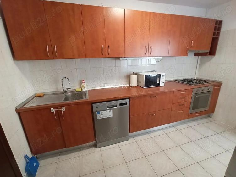 BRASADAS închiriază – Apartament 3 camere, Bd. Unirii - 8