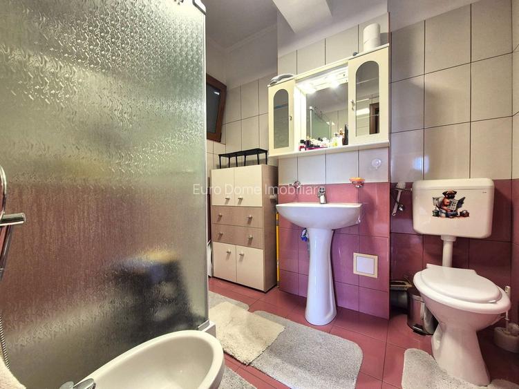 Tractoru, zonă liniștită de case, apartament spațios 3 camere cu garaj - 12