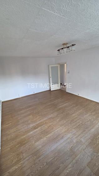 Apartament cu 3 camere, Micro 17,  Bld Independentei - 8