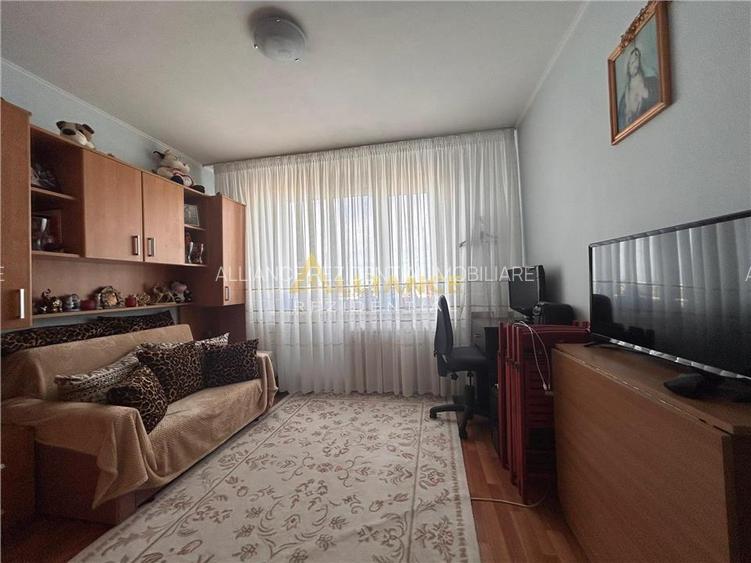 De vanzare apartament 3 camere, Turnul Magurele, construit 1974. - 11