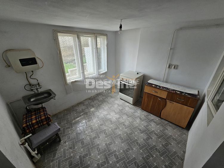 Casă individuală 2 camere + anexă in construcție - 250 mp teren - Bârlad - 5