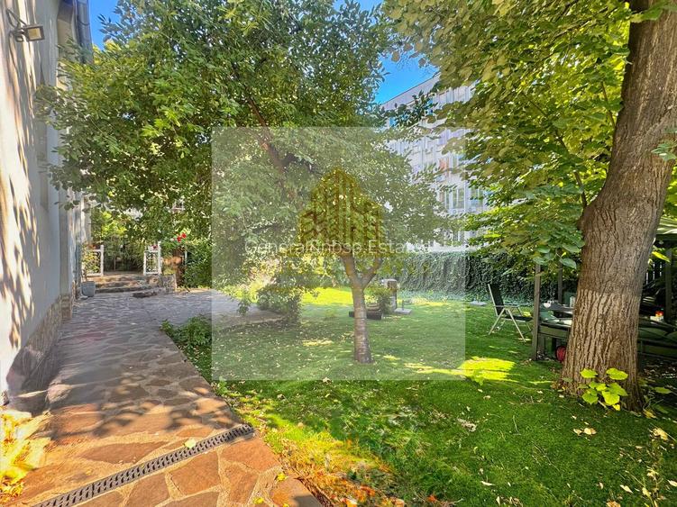 Spre Vânzare Proprietate remarcabilă cu 6 camere în inima Iașului ! - 35