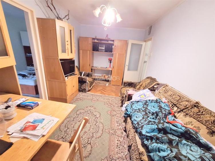 Apartament 2 camere , etaj 1,cu centrala, zona Narcisa - 2