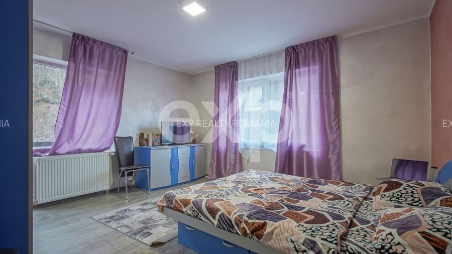 Casă individuală la 4 km de Brașov | 730 mp teren - P+E+M - 12
