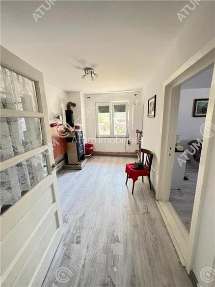 Casa individuala cu 3 camere 3 bucatarii pivnita in Poplaca din Sibiu