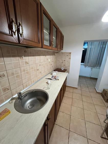Apartament cu 2 camere decomandat, etajul 2/4, zona Nicolina