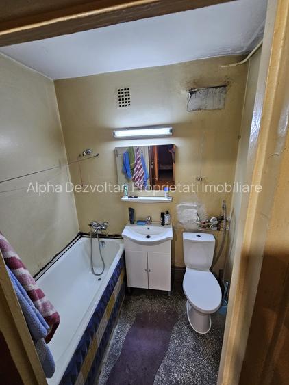 Titan, piata 1 Decembrie 1918, str. Jean Steriadi - 7