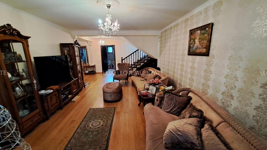 VILA INDIVIDUALA SUPERBA - CU TEREN GENEROS - AMPLASAMENT IDEAL - 25