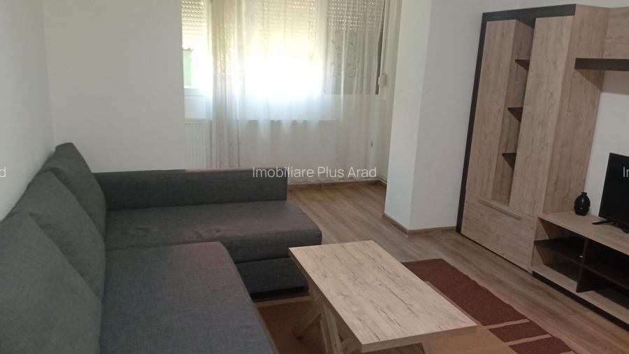 Inchiriez apartament cu 2 camere in zona centrala -langa Unicredit Bank - 2