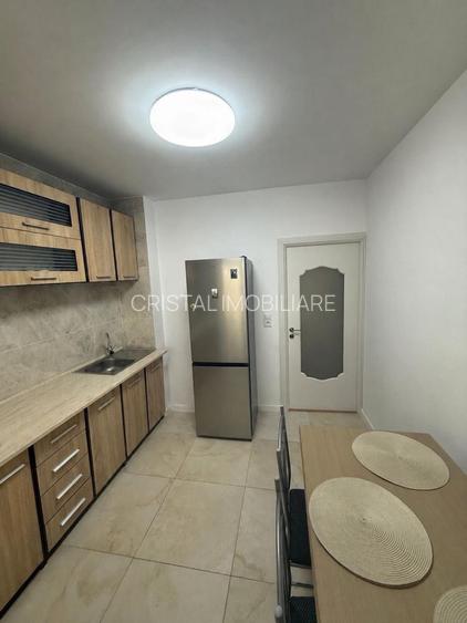 Închiriere Apartament cu 3 camere Titan Ozana, prima inchiriere - 2
