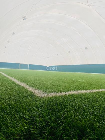 Teren de fotbal cu gazon sintetic și balon - 2