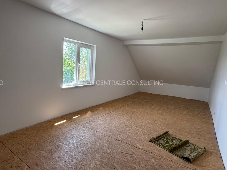 Vila cu curte generoasă Lazu - 18