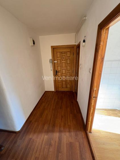  Apartament 3 camere decomandate  Zona excelenta C.R VIVU  - 4