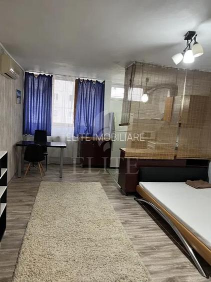 Garsoniera în zona 1 DECEMBRIE - 8