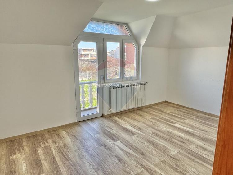 Casă / Vilă cu 6 camere de închiriat în zona Iosia - 12