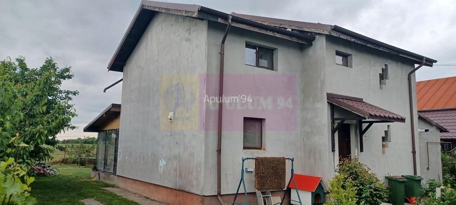 Săbăreni, casă 2011, P+M 4 camere + dependințe, curte 500 mp - 4