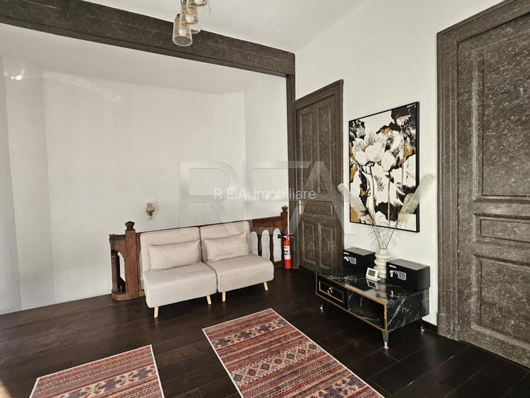 Casa de birouri de inchiriat 11 camere - 13