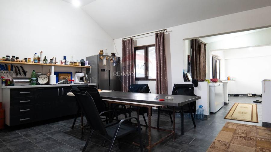 Vilă cu piscină –ideală pentru familie sau pensiune, Bacu-acces A1/A0 - 36