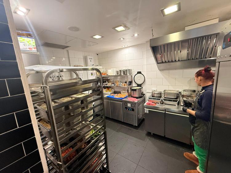 Spațiu comercial în zonă ultracentrală – Unirii / Maximilian Popper - 4