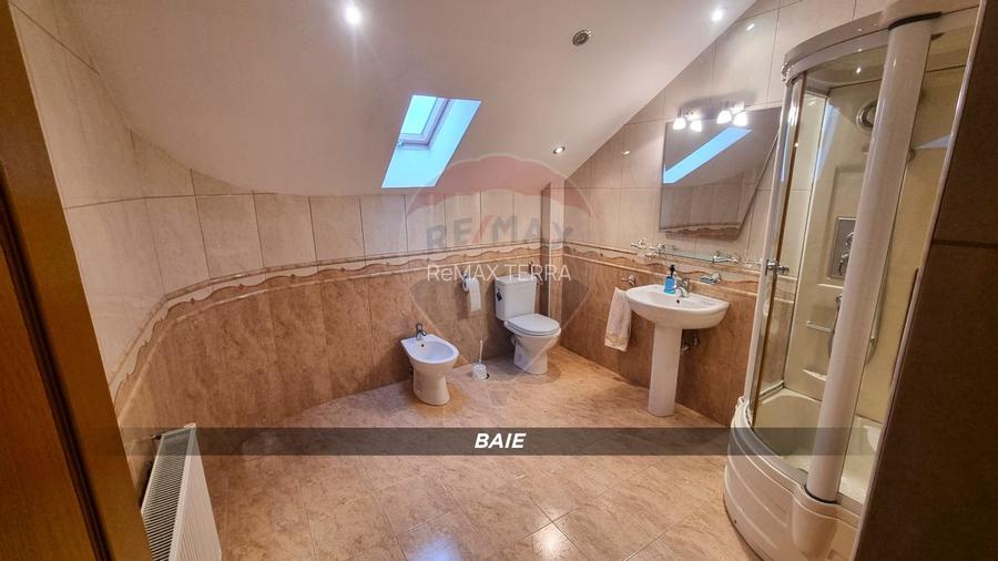 Casă / Vilă de lux cu 2 garaje, 10 camere de vânzare în BAIA MARE - 28