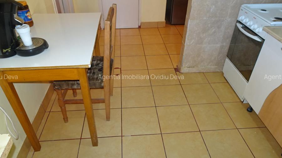 Inchiriez apartament cu 2 camere in Deva, parter, zona Pacii (scoala Andrei Sagu - 6