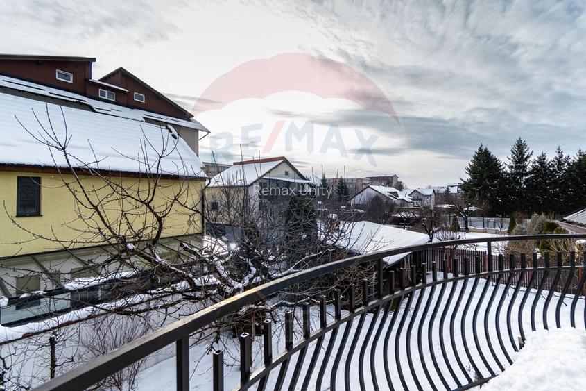 Casă spațioasă 350 mp utili, Teren 650 mp, Garaj subteran, Tractorul - 41