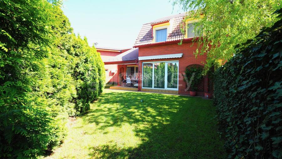 Vila cocheta cu 6 camere, piscina comuna si loc de joaca - 15