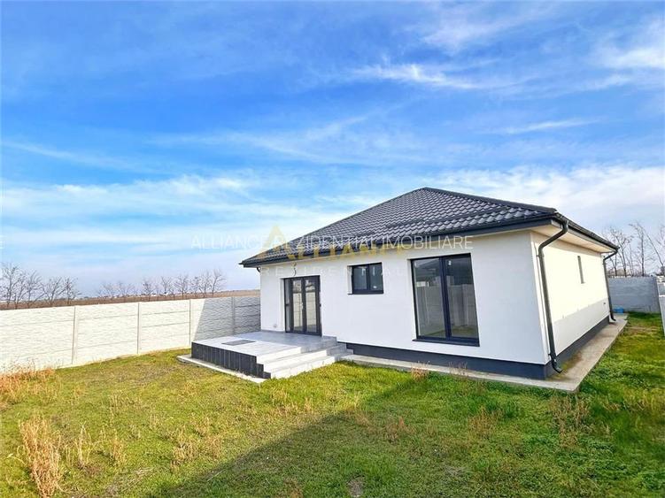 De vanzare casa pe parter - 3 camere, 2 bai, teren 376 mp - 6