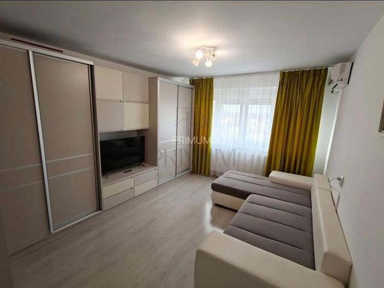 Gheorghe Lazar - 2 Camere - Decomandat - Etaj intermediar cu LIFT - Centrala ter - 4