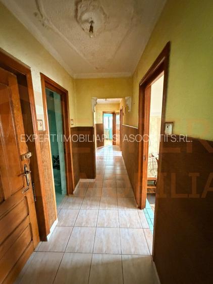 Apartament 3 camere, situat in zona Dacia - 12