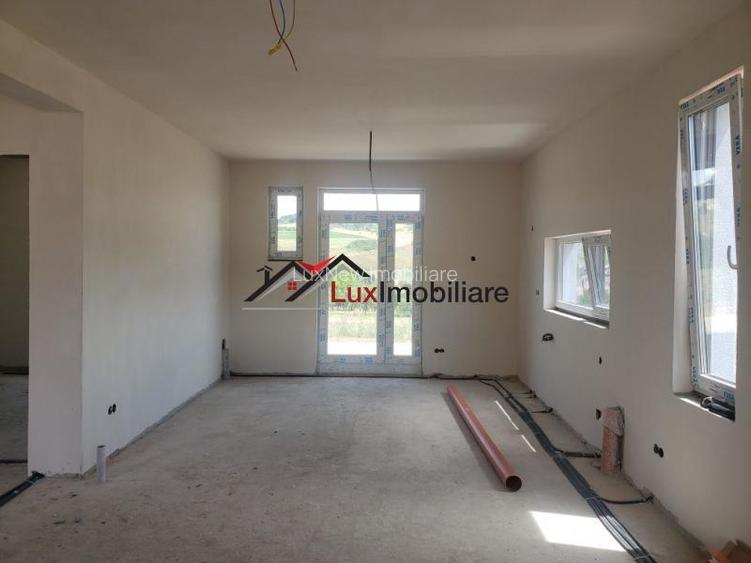 Casa superba semifinisata 120 mp utili + 450 mp teren liber. Zona Corusu. - 3