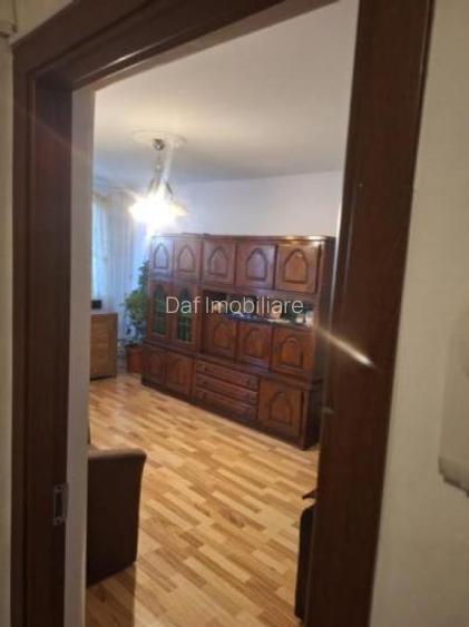 102000 euro -3camere-2bai -69mp- Sebastian - bloc 1982 - 10